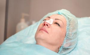 Rajeunir avec une méthode douce de chirurgie du nez