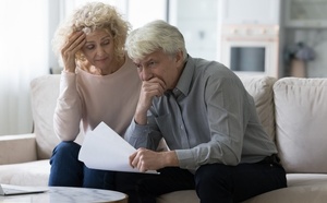 Gel des pensions en 2026 : ce que les retraités risquent réellement de perdre chaque mois