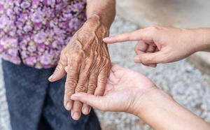 Plan grand âge : ce que prépare l’État français