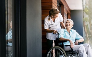 Prix d'une maison de retraite en 2025 : le guide complet