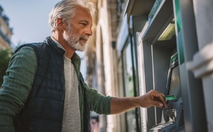 Retrait d'espèces : où trouver du liquide en 2026 quand votre distributeur aura fermé ?