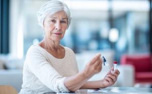 Dépistage Alzheimer 2026 : la précision de 86% du test sanguin à domicile