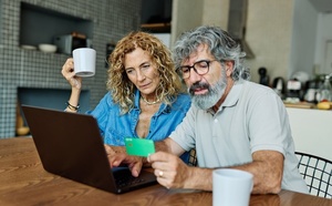 Arnaque carte Vitale : le piège en deux temps qui peut vous coûter plusieurs milliers d'euros !