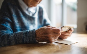 Fausse carte bancaire par courrier : les 5 détails qui trahissent l'arnaque