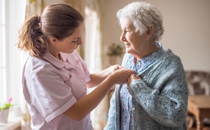 Seniors : 200 000 emplois à créer d'ici 2050, l'alerte de la Drees