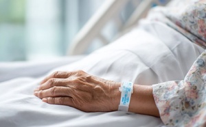 Seniors hospitalisés : ce trouble qui double le risque de décès et de chutes