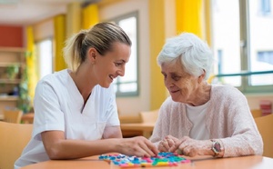 EHPAD Alzheimer : UPG, PASA, UHR, le guide des unités spécialisées en 2026