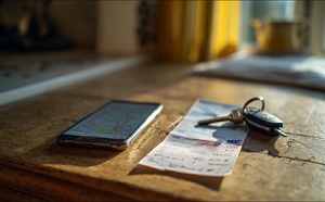 Des milliers de retraités se lancent dans le convoyage auto pour 1 500 € par mois : notre enquête sur ce que les plateformes ne montrent jamais