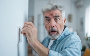 Pourquoi certaines prises électriques deviennent chaudes sans raison apparente