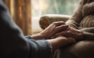 Aide à domicile : pour la 3e fois, l'État refuse d'augmenter celles qui s'occupent de vos parents