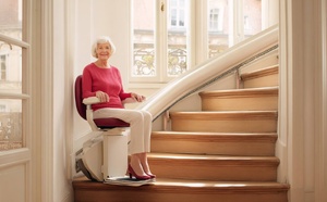 Monte-escalier : le crédit d'impôt a disparu, mais une aide peut couvrir 70 % de la facture