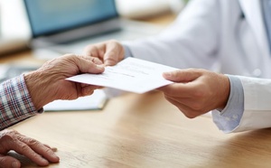 Éjaculation après 70 ans : ce qui est désormais considéré comme normal, et ce qui doit alerter