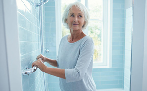 Rester chez soi en adaptant sa salle de bains