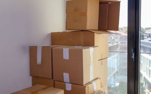 Départ en EHPAD : comment gérer le logement et les affaires de ses parents