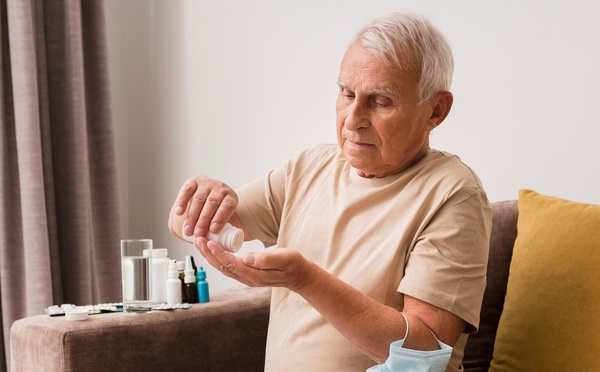 Grippe après 60 ans : quels médicaments pour soulager les symptômes ?