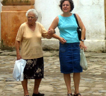 Accueil familial des personnes âgées : Valérie Létard reçoit le rapport Rosso-Debord