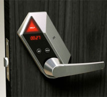 Salle de bains : Help Lock, une poignée de porte intelligente contre les chutes…