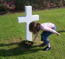 Les fleurs de la mémoire : fleurir les tombes des soldats américains tombés pour la France