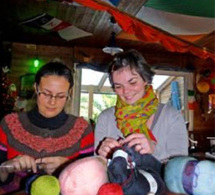 Chez Mamm Kounifl : un café-tricot intergénération dans le Morbihan
