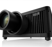 Un projecteur Sony qui diffuse des images 4k avec une luminosité de 10000