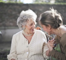 Emploi aide-soignant : le coeur des maisons de retraite