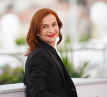 Isabelle Huppert, 69 ans, mannequin pour la collab' Balenciaga X Adidas