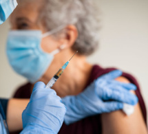 Le Covid-19 est toujours là et la grippe arrive : les seniors se doivent d'être vigilants