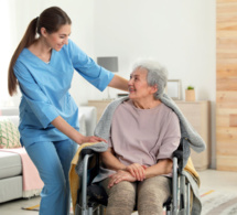 Seniors et logement : rester chez soi le plus longtemps possible même dépendants...