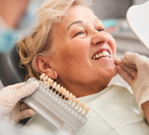 Prévenir les maladies bucco-dentaires quand on est seniors