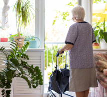 Ainés : les personnes en établissements plus isolées que celles à domicile