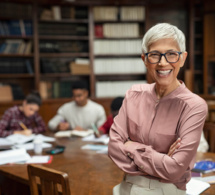 Devenir professeur particulier quand on est senior : les avantages