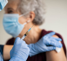 Vaccin anti-Covid : une première campagne de rappel en 2023 pour les personnes fragiles