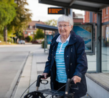 Tribune : un manque cruel de structures d'accompagnement à la mobilité des seniors en France