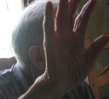 3977 : le numéro contre la maltraitance des personnes âgées reçoit 500 appels par jour