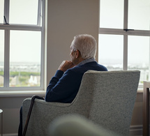 Isolement des personnes âgées : 750 000 seniors en “mort sociale”, une alerte nationale