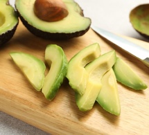 avocat à la découpe © New Africa/Shutterstock