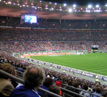 Alzheimer : des personnalités participent à un match de foot caritatif pour lutter contre la maladie