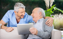 Communication en EHPAD : les meilleurs forfaits pour seniors pour rester connecté avec ses proches