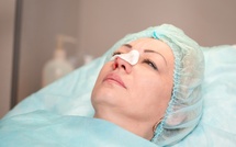 Rajeunir avec une méthode douce de chirurgie du nez