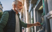 Retrait d'espèces : où trouver du liquide en 2026 quand votre distributeur aura fermé ?