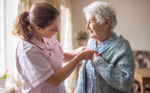 Seniors : 200 000 emplois à créer d'ici 2050, l'alerte de la Drees