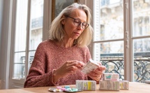 Ménopause : ce verdict de l'ANSES rendu en mars sur les compléments les plus vendus en pharmacie