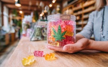 CBD, gummies : de plus en plus de seniors en consomment, mais la France les retire des rayons