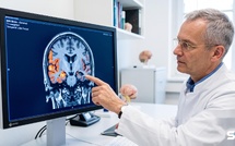 Cerveau après 60 ans : ce n'est pas le manque de sport qui accélère votre déclin, c'est cette habitude