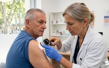 En testant leur vaccin ARN contre le cancer de la peau sur 1 137 mélanomes opérés : Merck et Moderna ont réussi une première mondiale