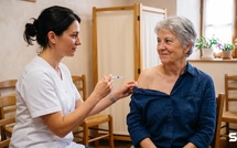 On pensait la vaccination contre la grippe repartie en France : près d'un senior sur deux s'en passe alors que l'Assurance Maladie paie votre vaccin